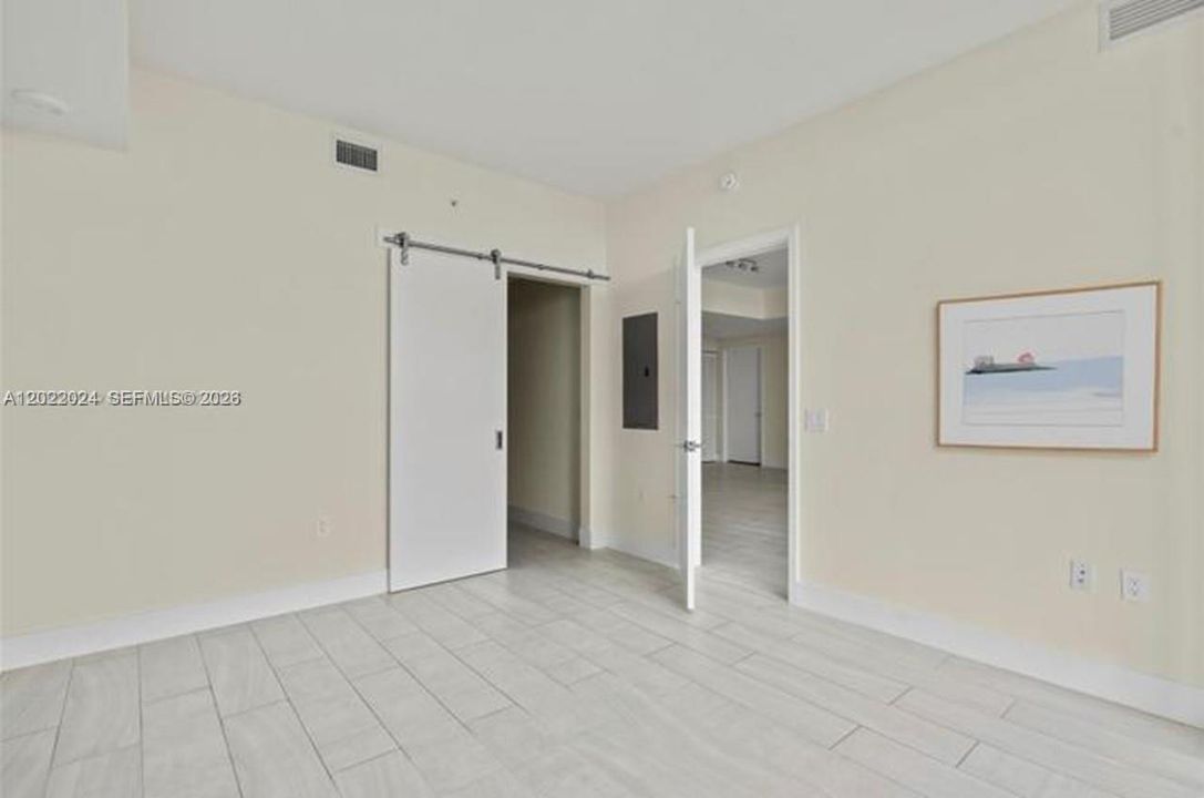 For Sale: $449,000 (2 beds, 2 baths, 1026 Square Feet)
