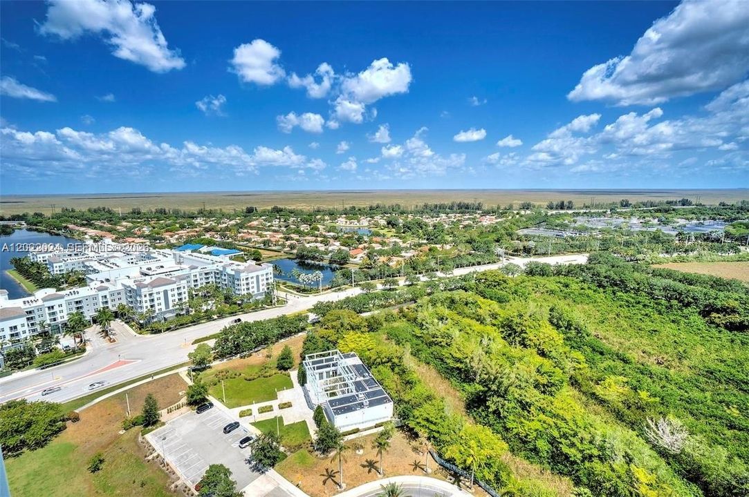 For Sale: $449,000 (2 beds, 2 baths, 1026 Square Feet)