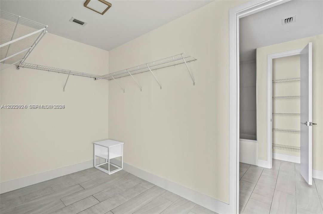 For Sale: $449,000 (2 beds, 2 baths, 1026 Square Feet)