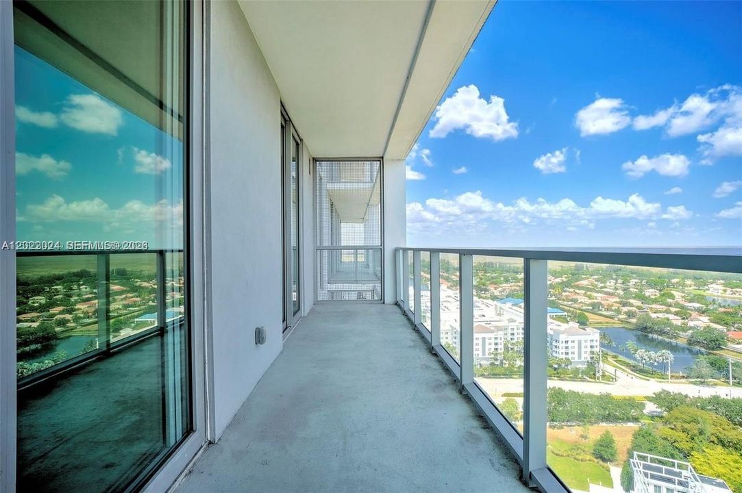 For Sale: $449,000 (2 beds, 2 baths, 1026 Square Feet)
