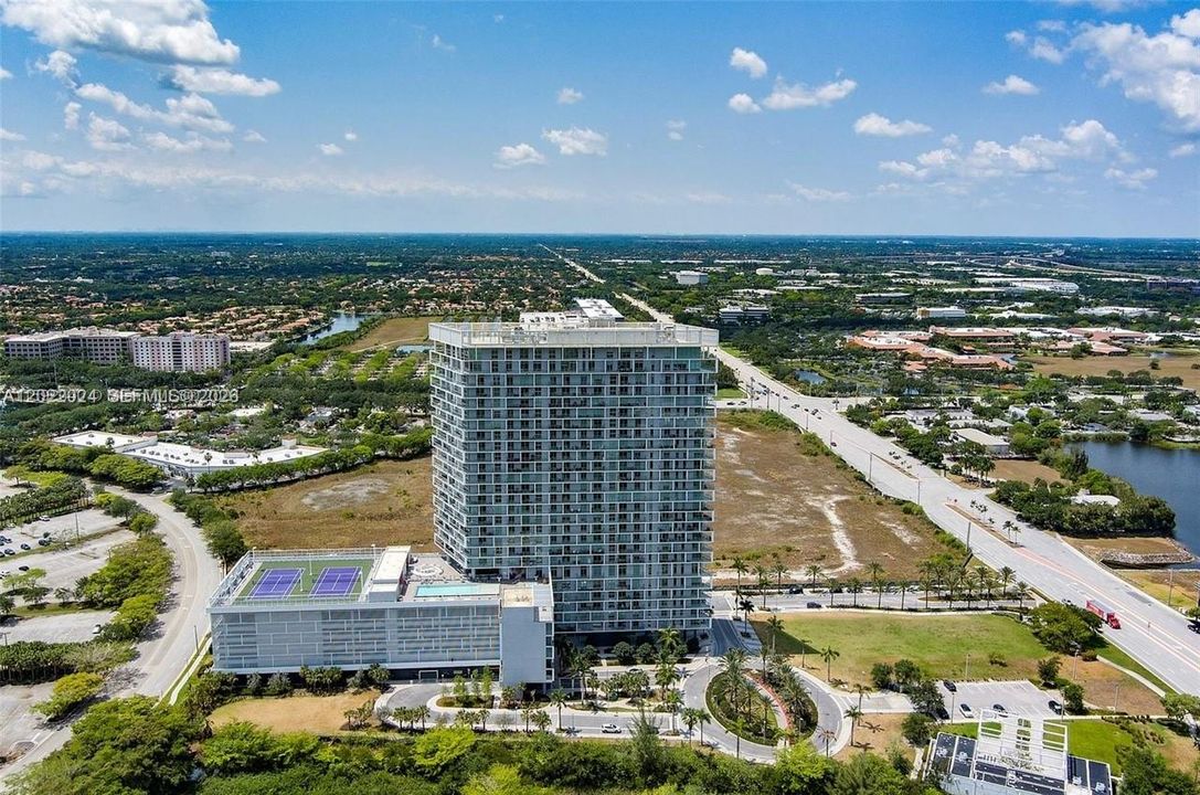 For Sale: $449,000 (2 beds, 2 baths, 1026 Square Feet)