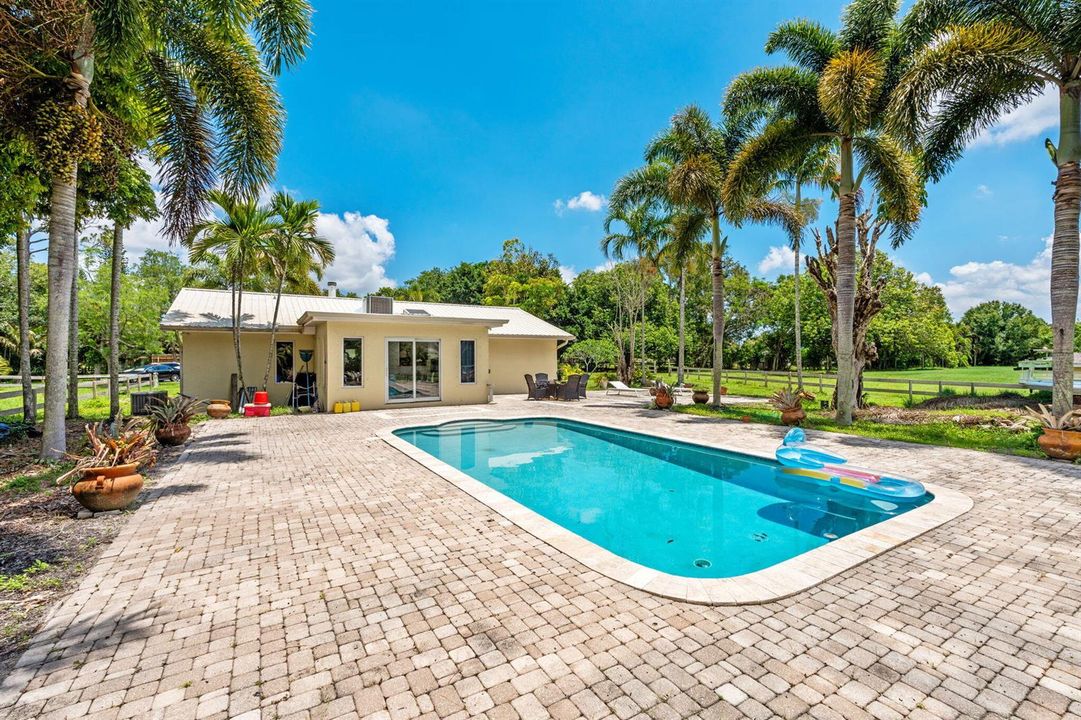 33-web-or-mls-A7406536