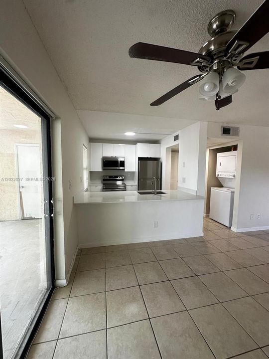 Active With Contract: $1,900 (1 beds, 1 baths, 770 Square Feet)