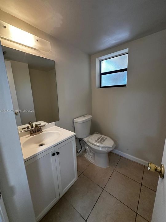 Active With Contract: $1,900 (1 beds, 1 baths, 770 Square Feet)
