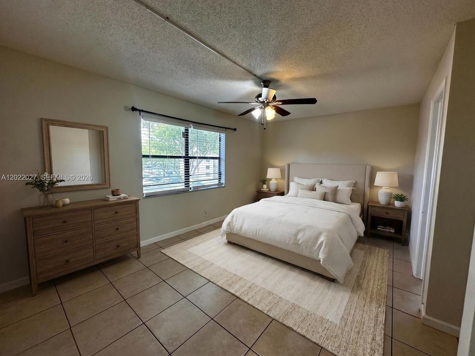Active With Contract: $1,900 (1 beds, 1 baths, 770 Square Feet)