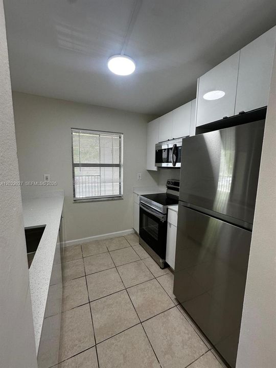 Active With Contract: $1,900 (1 beds, 1 baths, 770 Square Feet)
