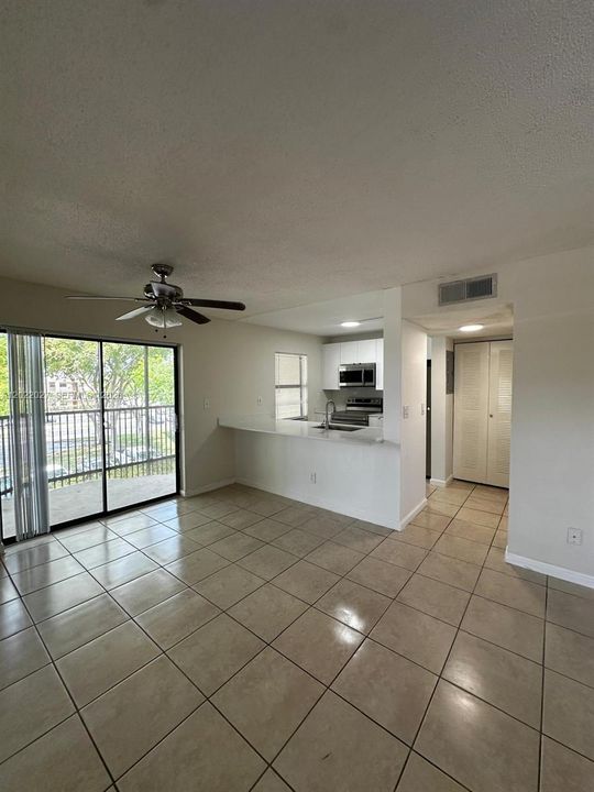 Active With Contract: $1,900 (1 beds, 1 baths, 770 Square Feet)