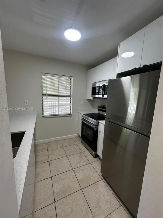 Active With Contract: $1,900 (1 beds, 1 baths, 770 Square Feet)