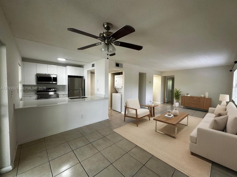 Active With Contract: $1,900 (1 beds, 1 baths, 770 Square Feet)