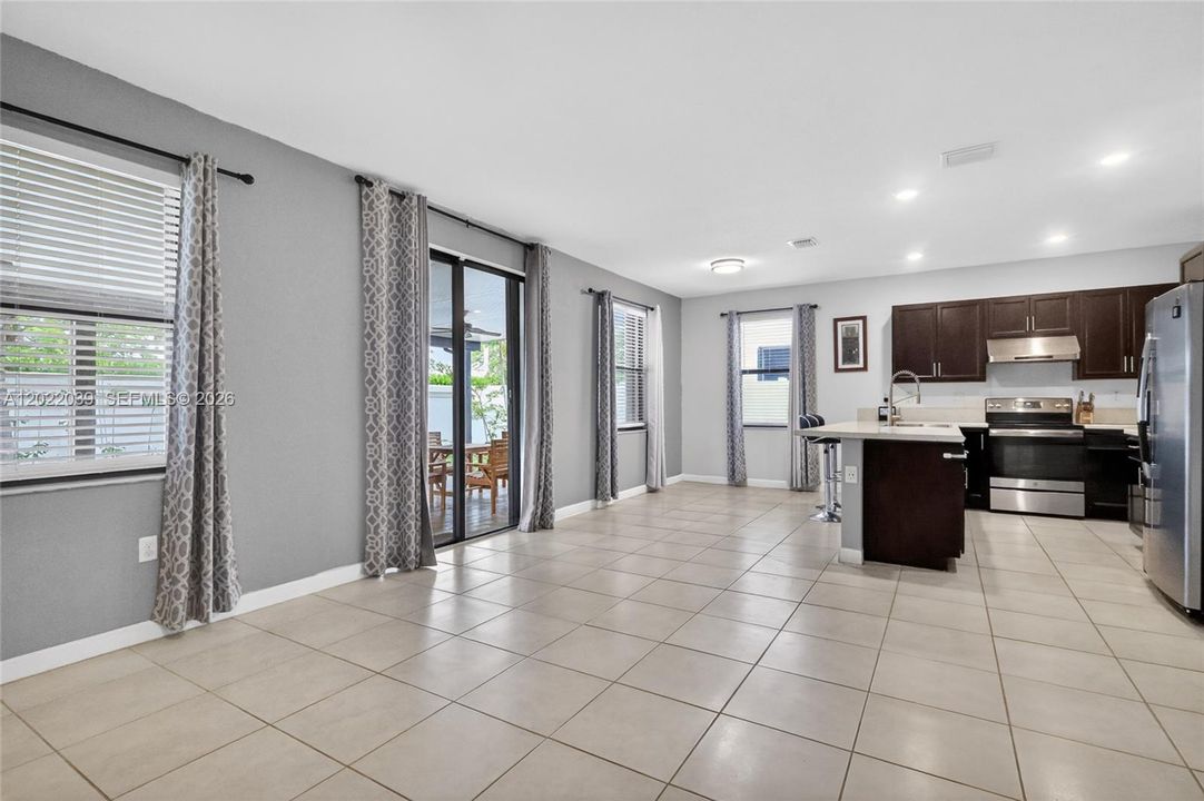 На продажу: $859,999 (5 спален, 4 ванн, 2930 Квадратных фут)