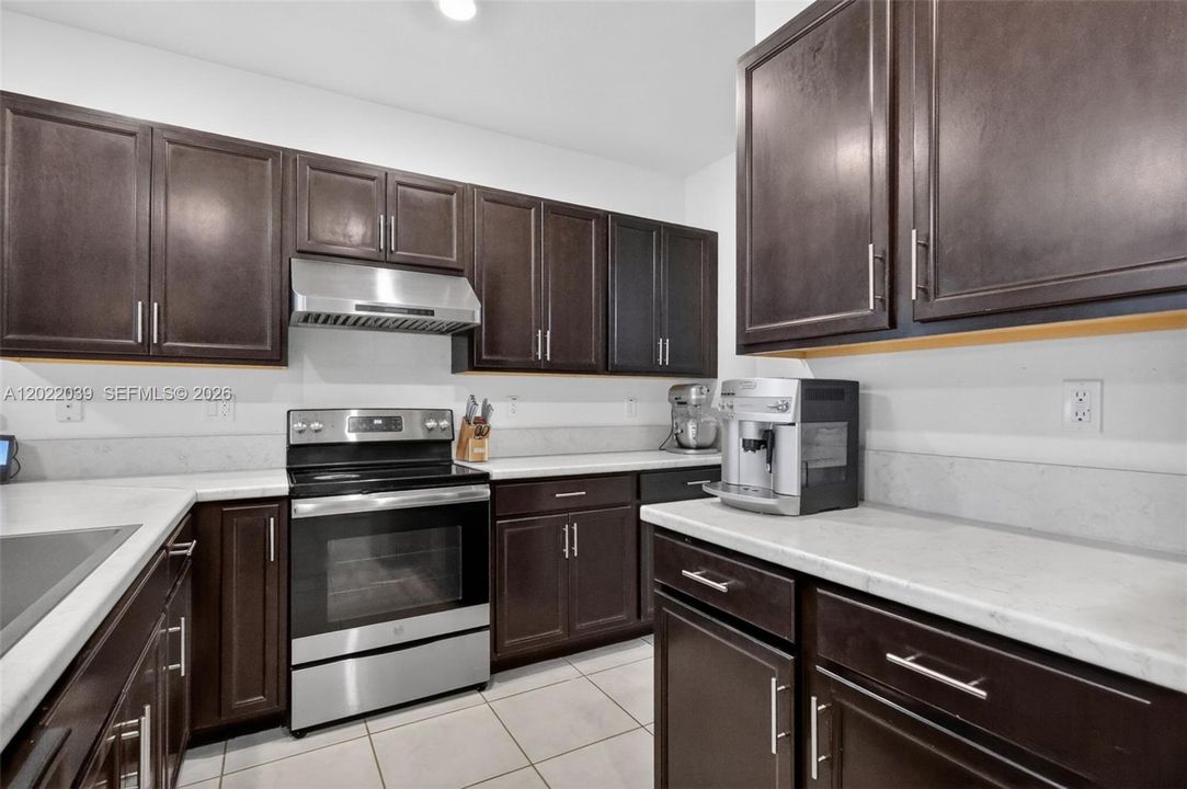 На продажу: $859,999 (5 спален, 4 ванн, 2930 Квадратных фут)