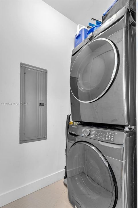 В аренду: $9,500 (3 спален, 3 ванн, 2084 Квадратных фут)