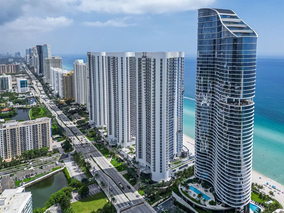 В аренду: $9,500 (3 спален, 3 ванн, 2084 Квадратных фут)