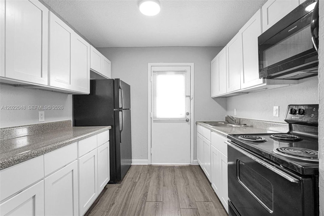 For Rent: $2,200 (3 beds, 2 baths, 771 Square Feet)