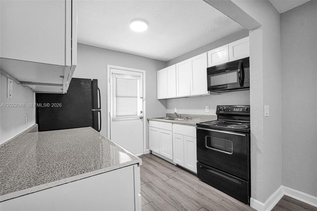 For Rent: $2,200 (3 beds, 2 baths, 771 Square Feet)