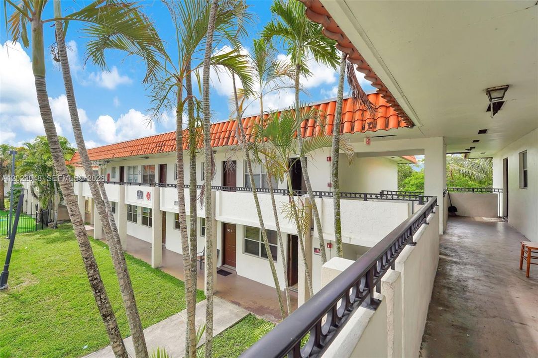 For Rent: $2,200 (3 beds, 2 baths, 771 Square Feet)