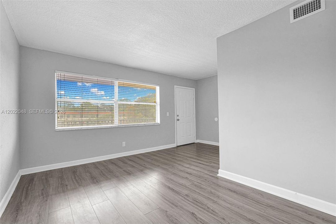 For Rent: $2,200 (3 beds, 2 baths, 771 Square Feet)