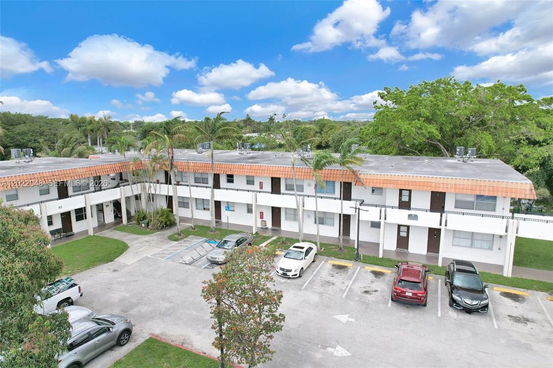 For Rent: $2,200 (3 beds, 2 baths, 771 Square Feet)