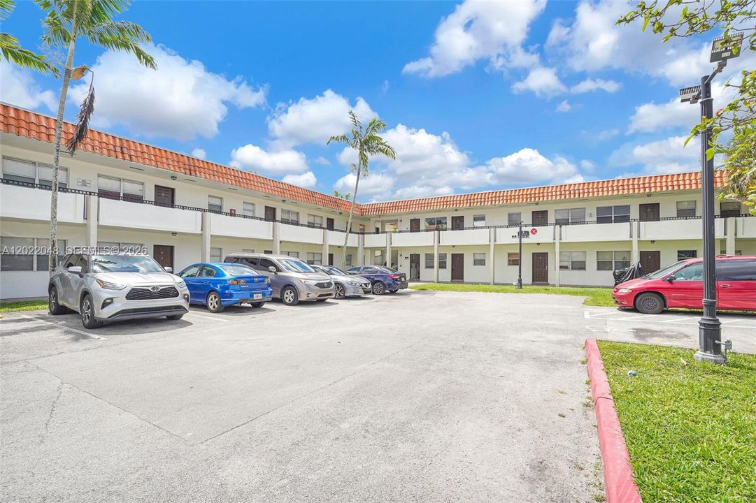 For Rent: $2,200 (3 beds, 2 baths, 771 Square Feet)