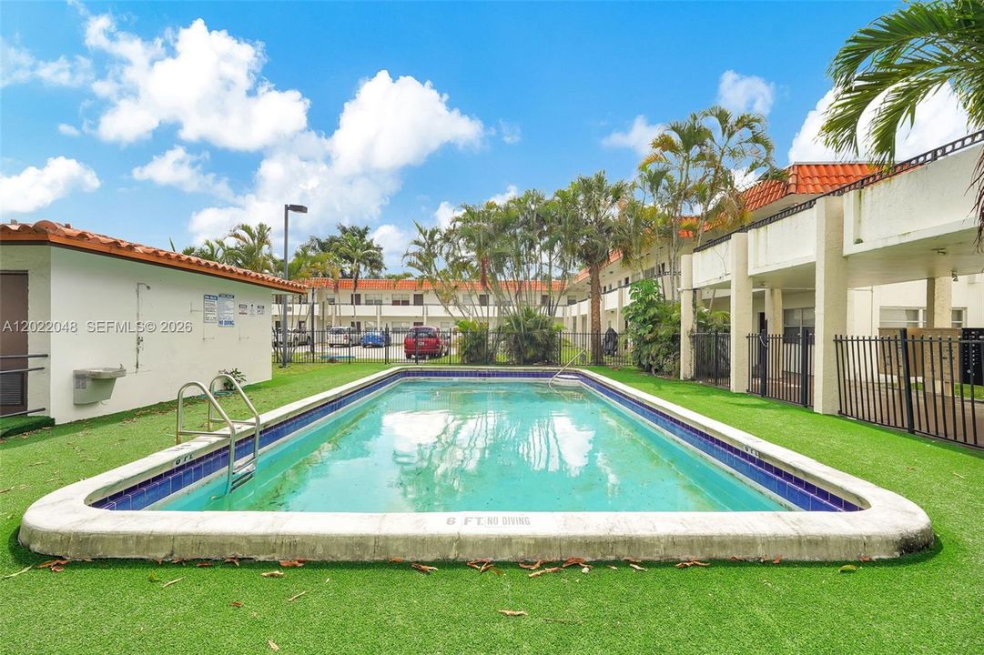 For Rent: $2,200 (3 beds, 2 baths, 771 Square Feet)