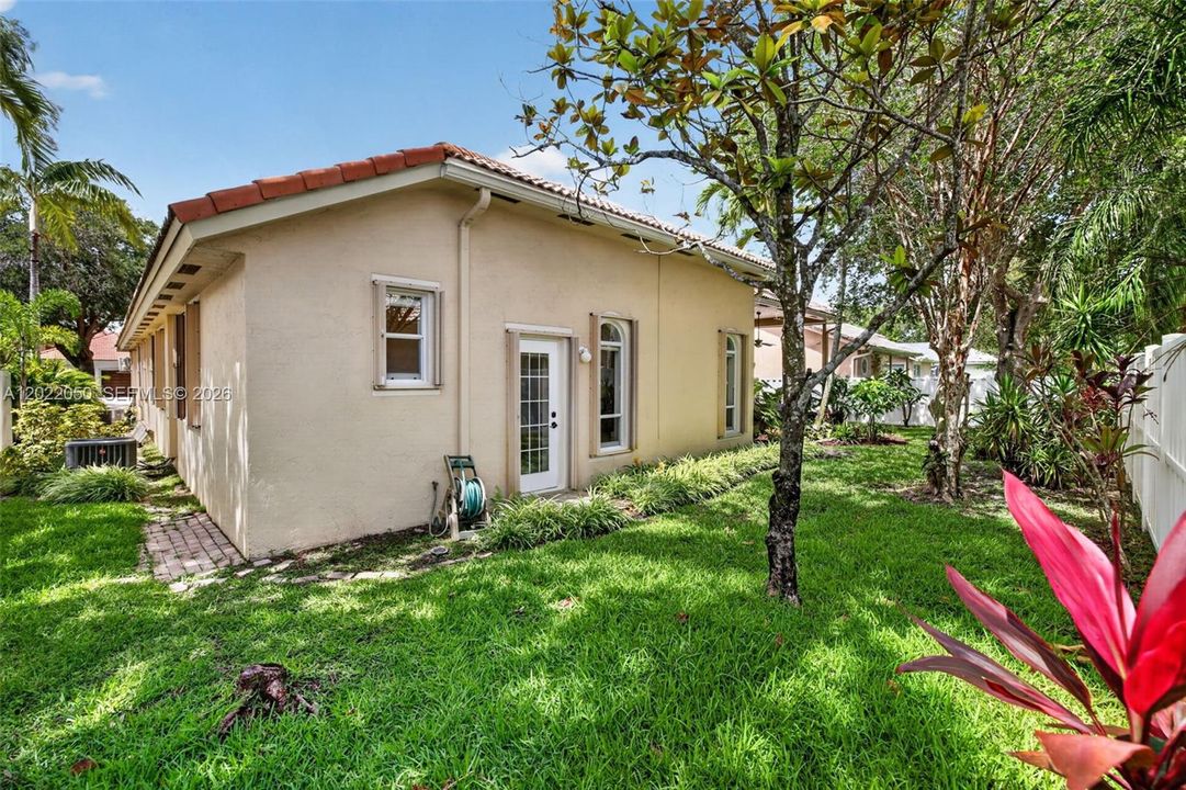 En Venta: $924,900 (5 camas, 3 baños, 2829 Pies cuadrados)