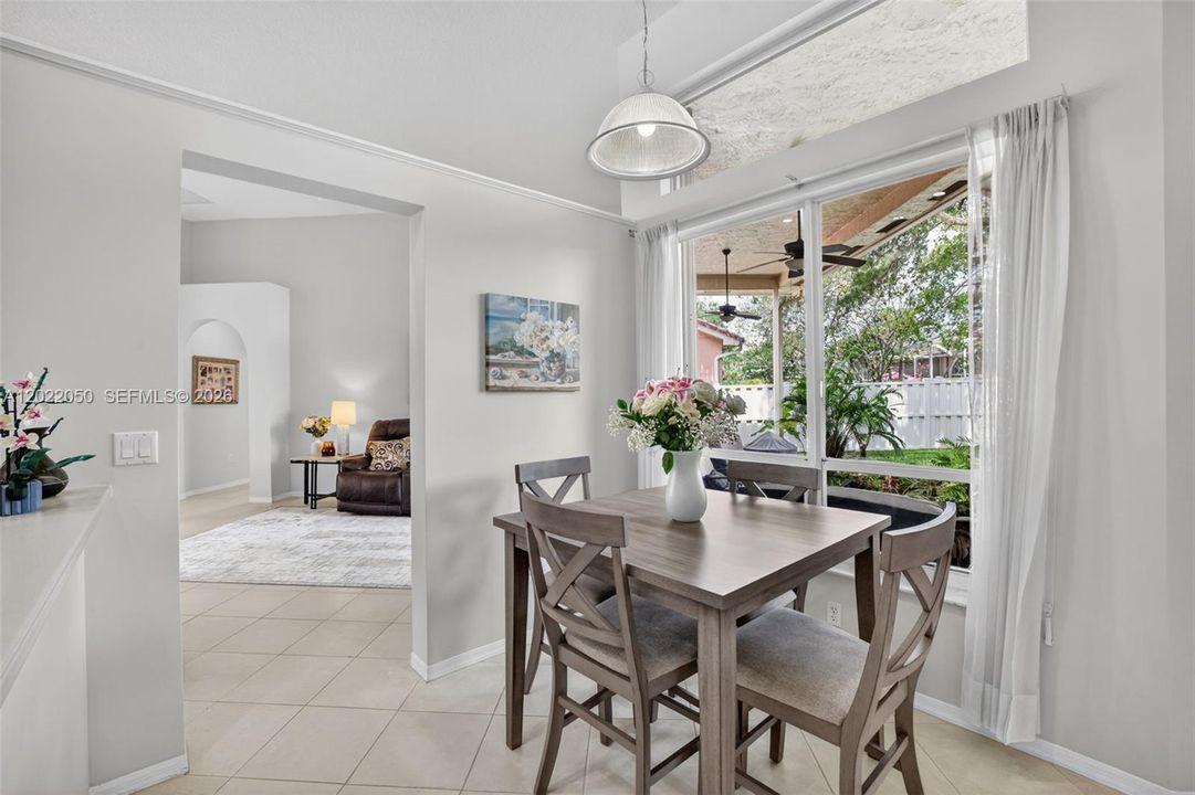 En Venta: $924,900 (5 camas, 3 baños, 2829 Pies cuadrados)