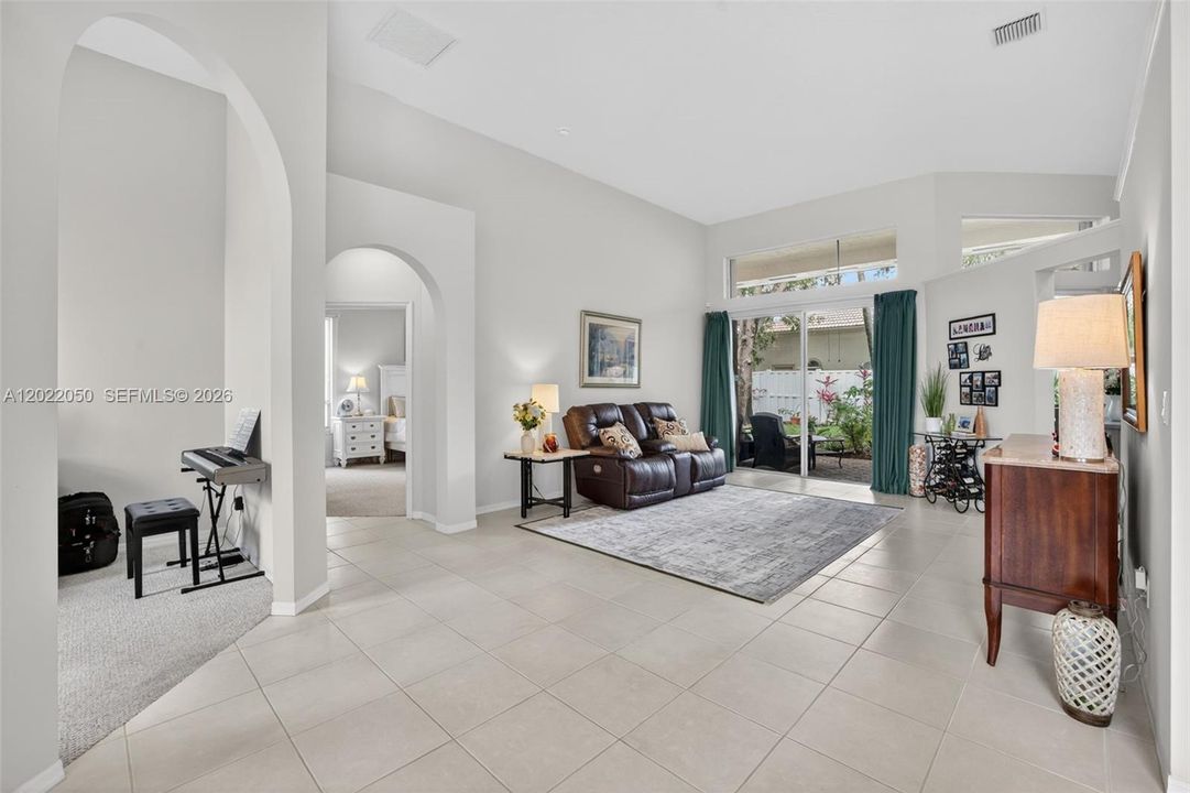 En Venta: $924,900 (5 camas, 3 baños, 2829 Pies cuadrados)
