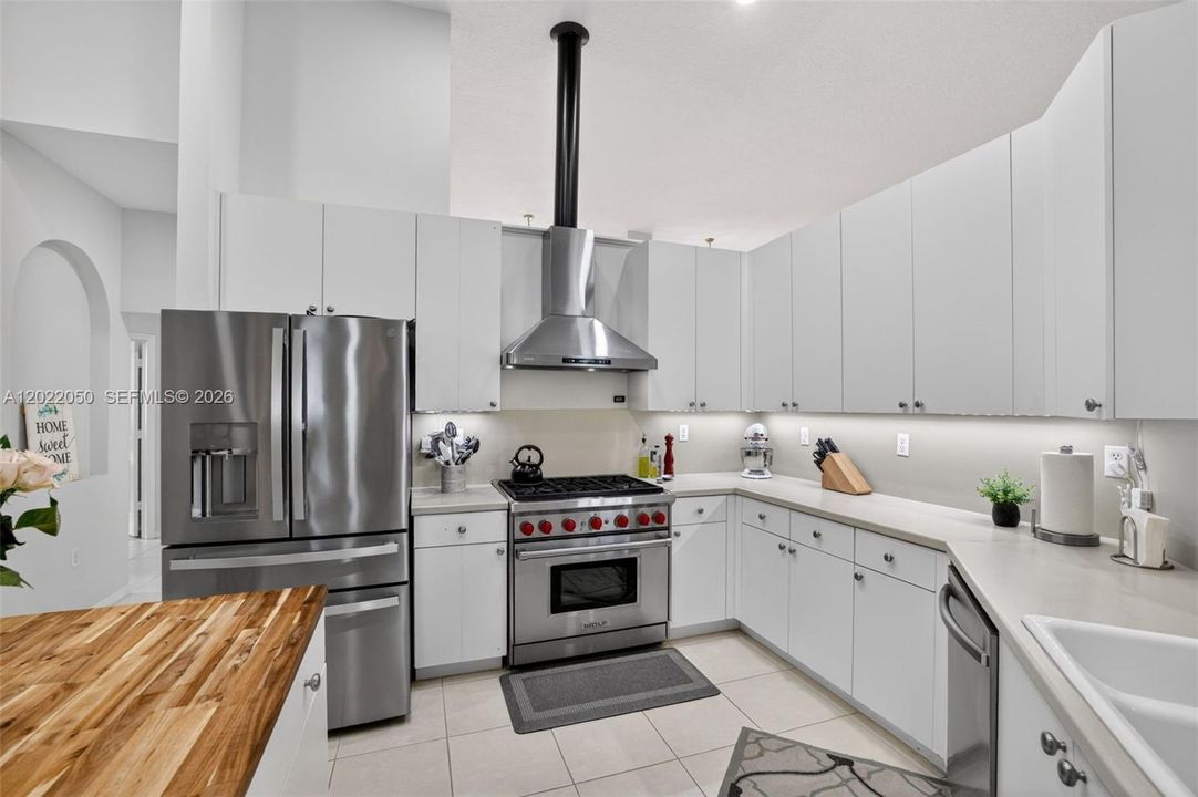 En Venta: $924,900 (5 camas, 3 baños, 2829 Pies cuadrados)