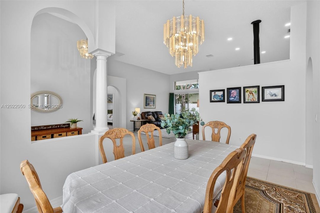 En Venta: $924,900 (5 camas, 3 baños, 2829 Pies cuadrados)