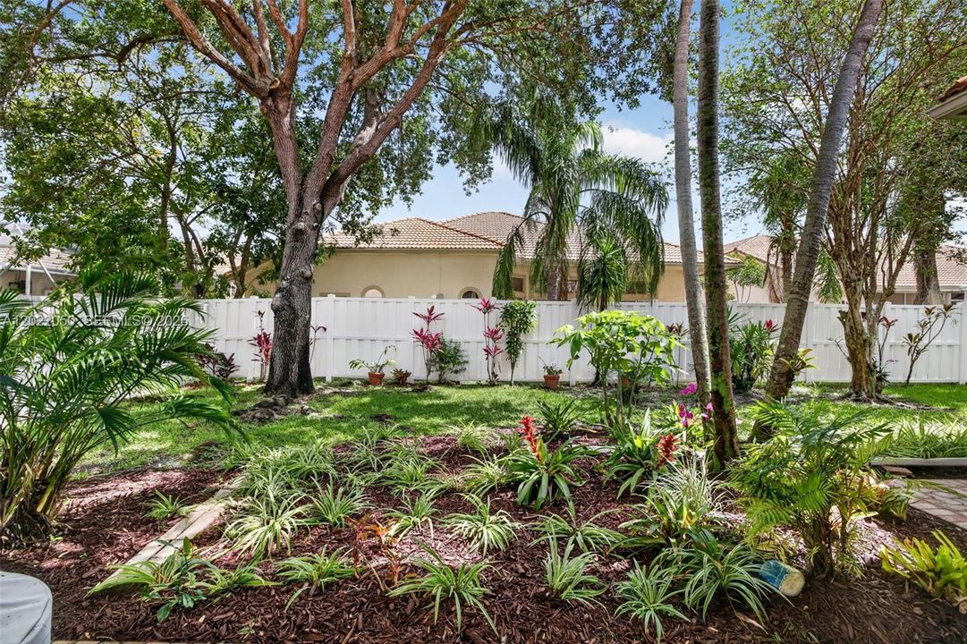 En Venta: $924,900 (5 camas, 3 baños, 2829 Pies cuadrados)