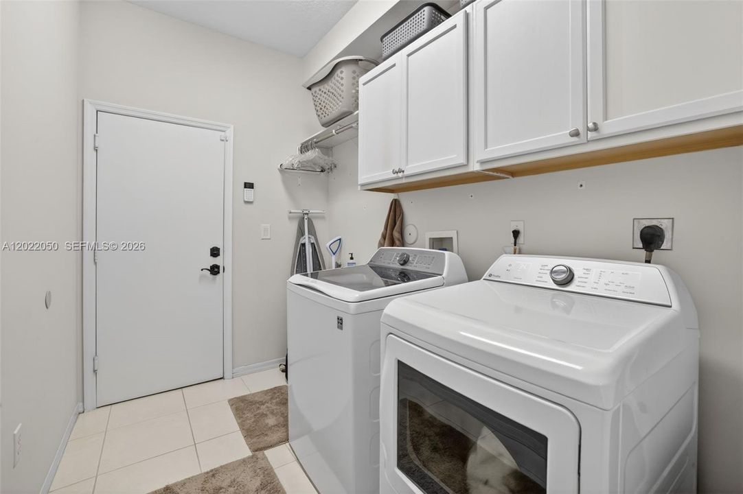 En Venta: $924,900 (5 camas, 3 baños, 2829 Pies cuadrados)