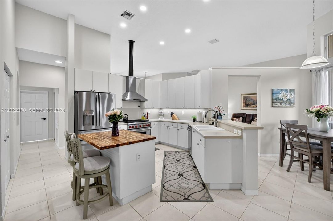 En Venta: $924,900 (5 camas, 3 baños, 2829 Pies cuadrados)