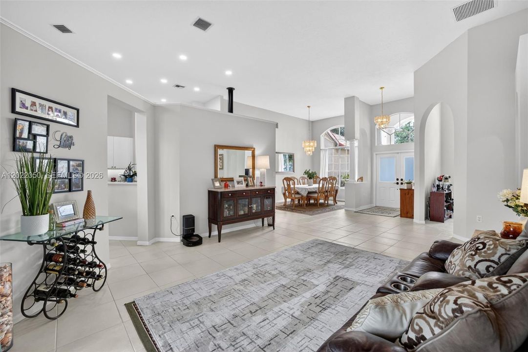 En Venta: $924,900 (5 camas, 3 baños, 2829 Pies cuadrados)