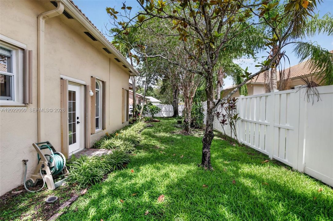 En Venta: $924,900 (5 camas, 3 baños, 2829 Pies cuadrados)