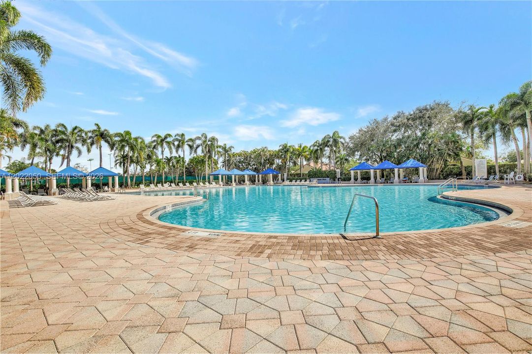 En Venta: $924,900 (5 camas, 3 baños, 2829 Pies cuadrados)
