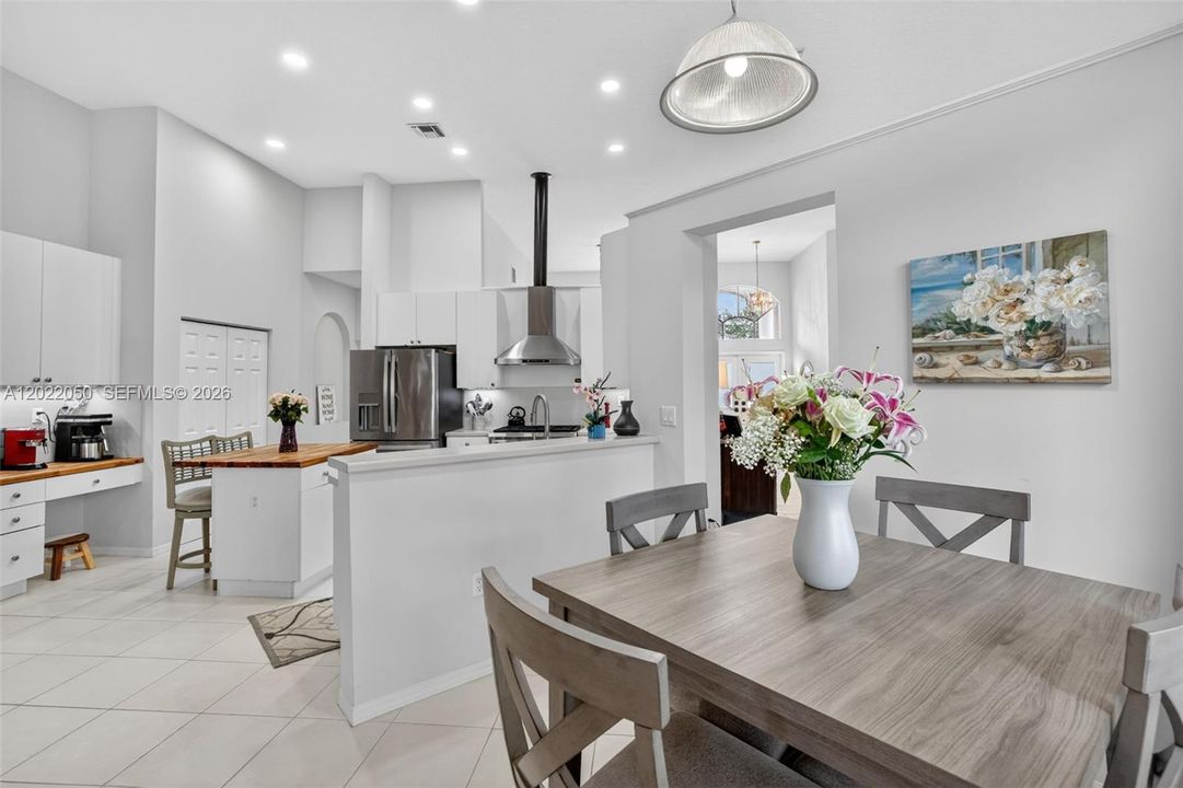 En Venta: $924,900 (5 camas, 3 baños, 2829 Pies cuadrados)