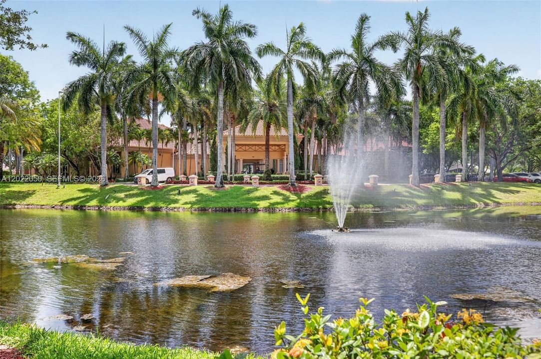 En Venta: $924,900 (5 camas, 3 baños, 2829 Pies cuadrados)