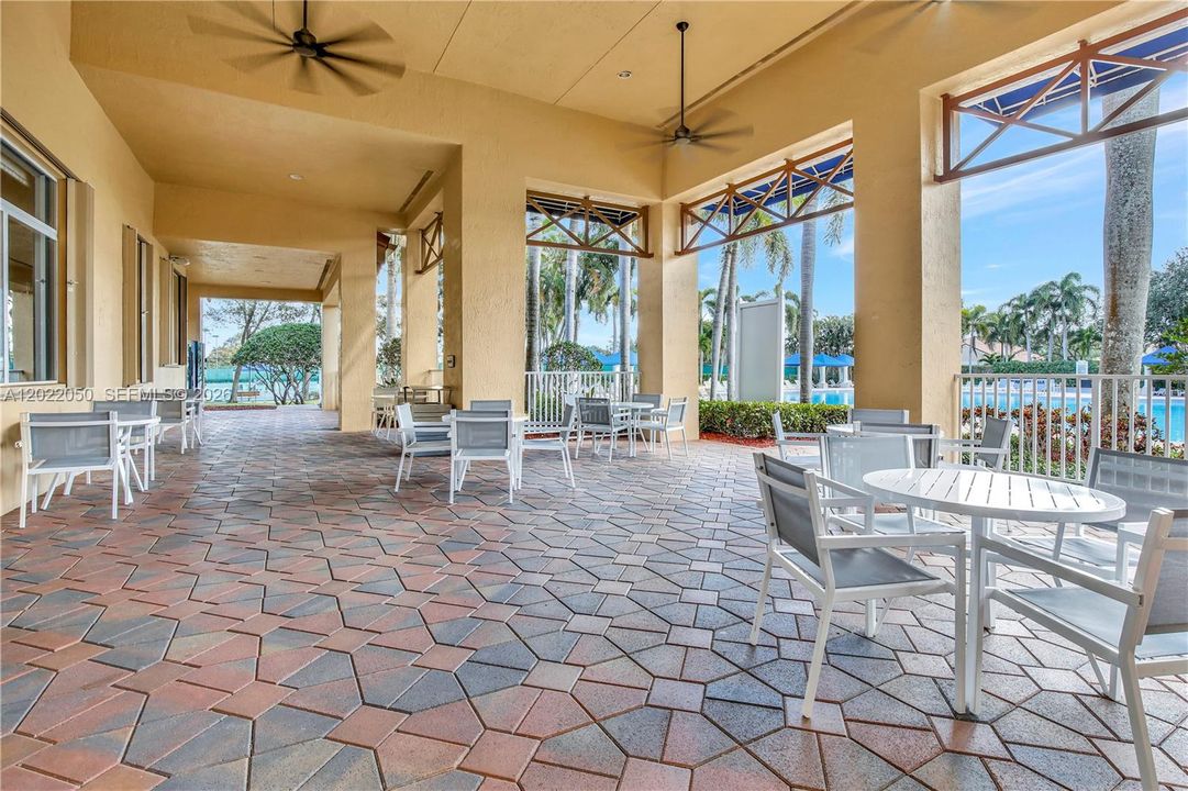 En Venta: $924,900 (5 camas, 3 baños, 2829 Pies cuadrados)