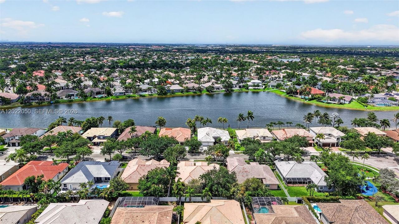 En Venta: $924,900 (5 camas, 3 baños, 2829 Pies cuadrados)