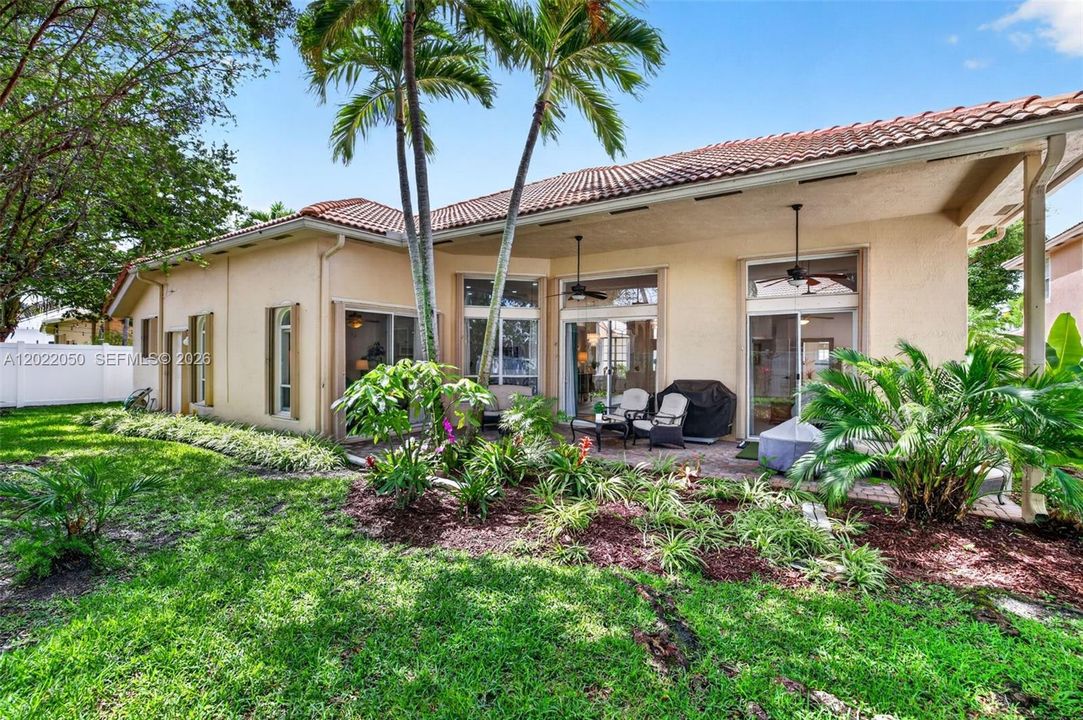 En Venta: $924,900 (5 camas, 3 baños, 2829 Pies cuadrados)