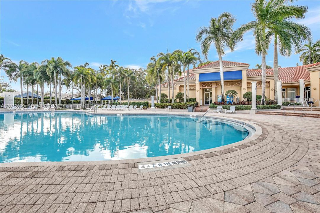 En Venta: $924,900 (5 camas, 3 baños, 2829 Pies cuadrados)