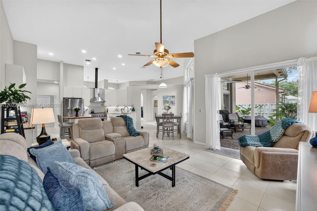 En Venta: $924,900 (5 camas, 3 baños, 2829 Pies cuadrados)