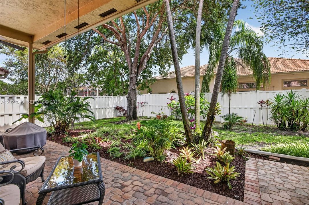 En Venta: $924,900 (5 camas, 3 baños, 2829 Pies cuadrados)