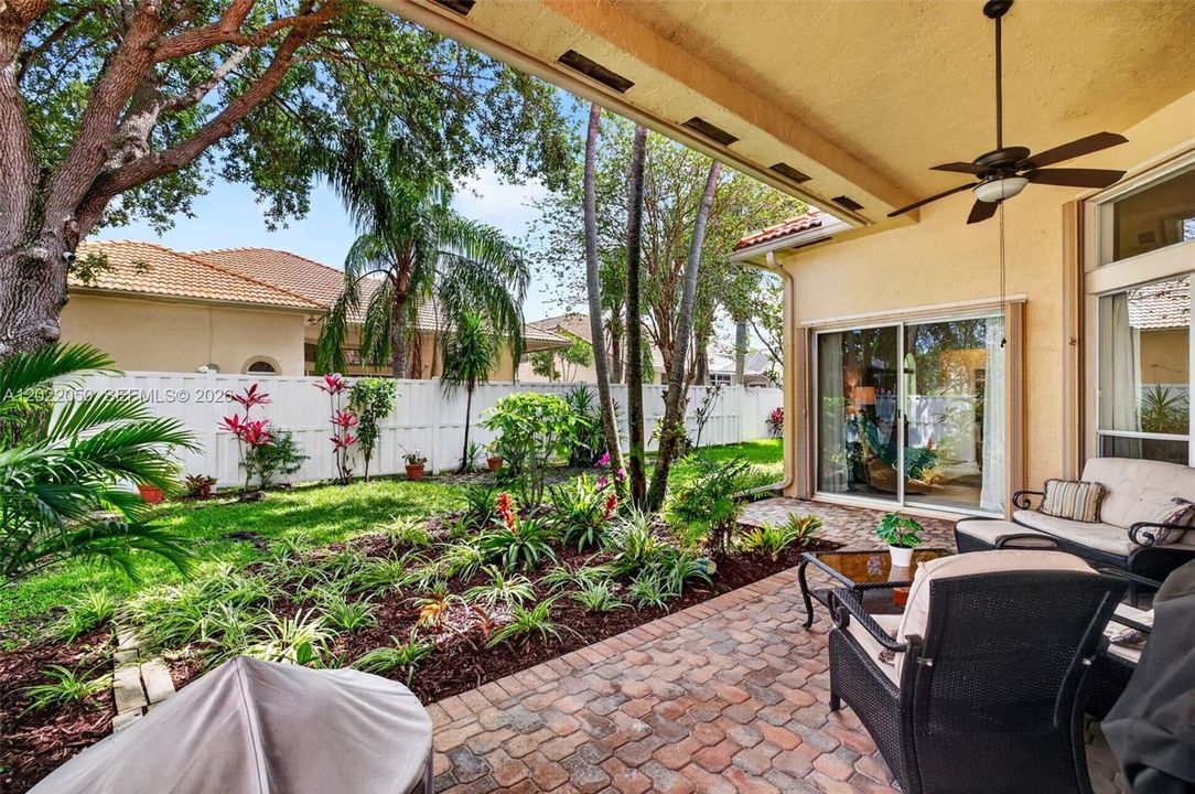 En Venta: $924,900 (5 camas, 3 baños, 2829 Pies cuadrados)