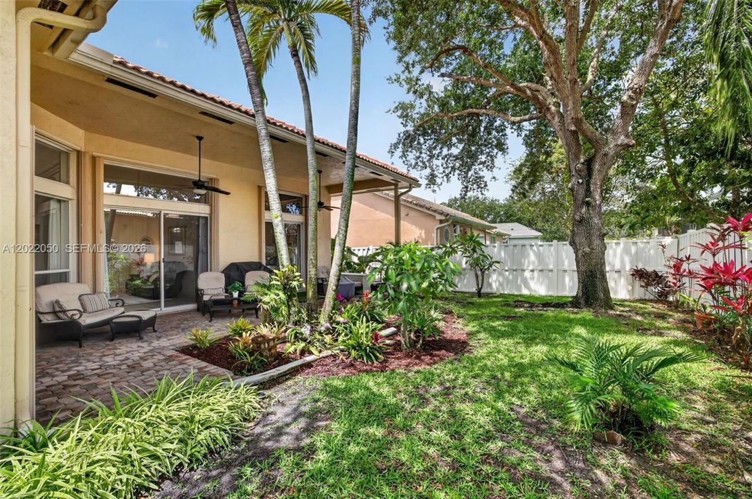 En Venta: $924,900 (5 camas, 3 baños, 2829 Pies cuadrados)