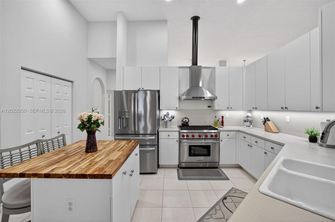 En Venta: $924,900 (5 camas, 3 baños, 2829 Pies cuadrados)