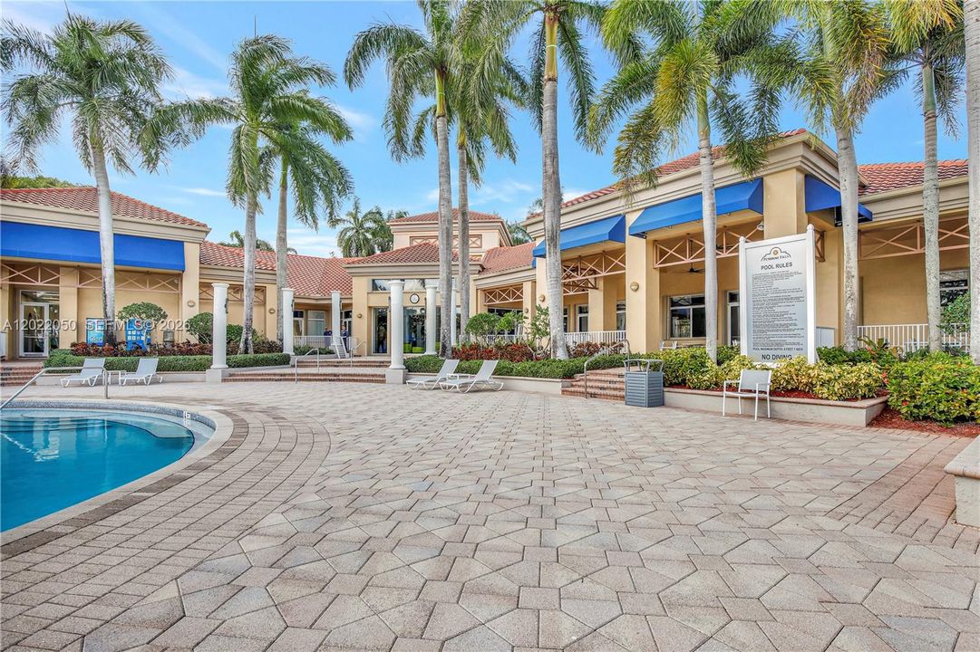 En Venta: $924,900 (5 camas, 3 baños, 2829 Pies cuadrados)