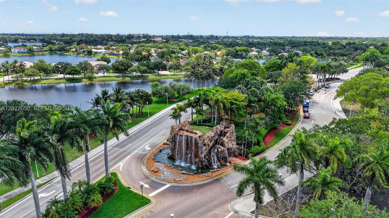 En Venta: $924,900 (5 camas, 3 baños, 2829 Pies cuadrados)