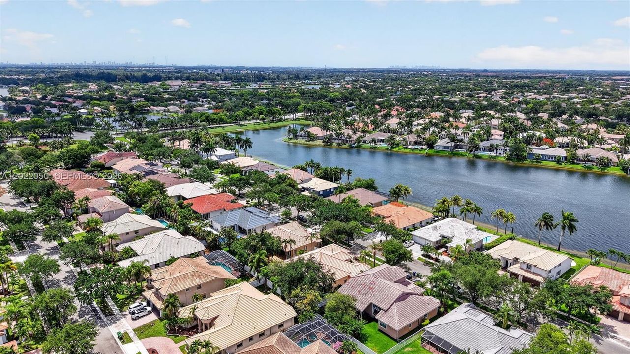 En Venta: $924,900 (5 camas, 3 baños, 2829 Pies cuadrados)
