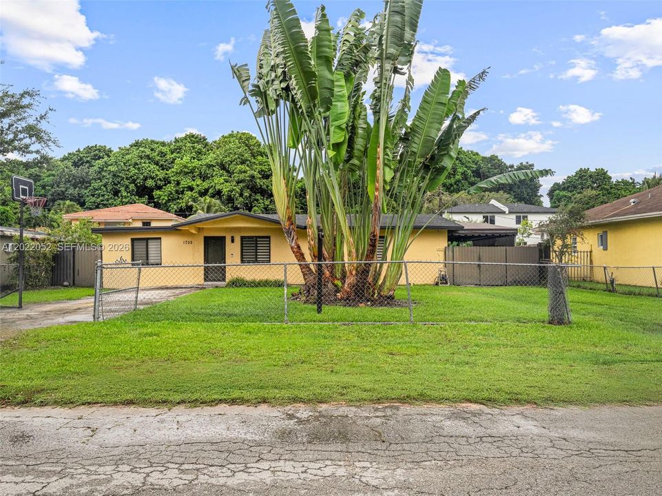 For Sale: $530,000 (3 beds, 2 baths, 1203 Square Feet)